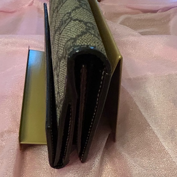 Gucci Brown and Tan Wallet with Iconic Monogram - Picture 16 of 16